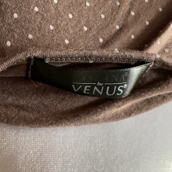Venus Crew Neck Banded Hem Top - Picture 9 of 11